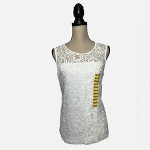 New with Tags Adriana Papell Ivory Crochet Sleeveless Top size Medium